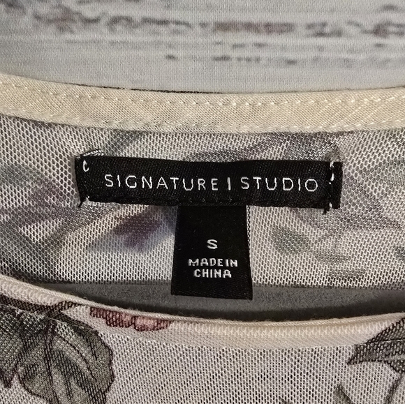 Signature Studio Floral Cream Color Womans Longsleeve Blouse Size Small - Picture 4 of 6